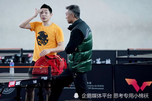 结业前的最后一堂哲学课，20论理学生被逼介入思惟尝试。他们由班房跳进核辐射大难现场，若未能在防浮泛争一席位，器官将瞬即被辐射尘贯串，疾苦致死。但是，防浮泛内的氧气及食品只够10人存活一年。哲学生以抽签决议身份和技术。为延续人类命根子，他们需应用哲学逻辑，公然咨询并举手投票，选出10位最有价值的人物住进防浮泛。伶俐人比大好人有资历留低？工程师的价值比诗人主要？一票延续一命，要牺牲谁往成绩社会？